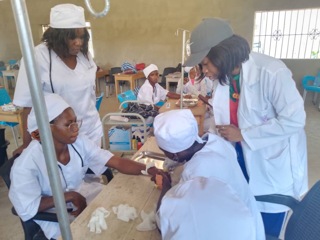 Atelier de formation pratique pour les futurs infirmiers d ISTS AGORA